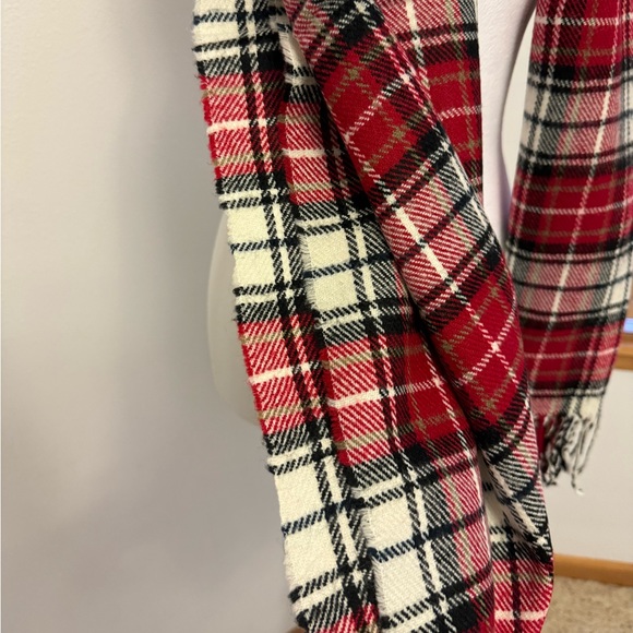 Wool Plaid Scarf - Picture 3 of 3